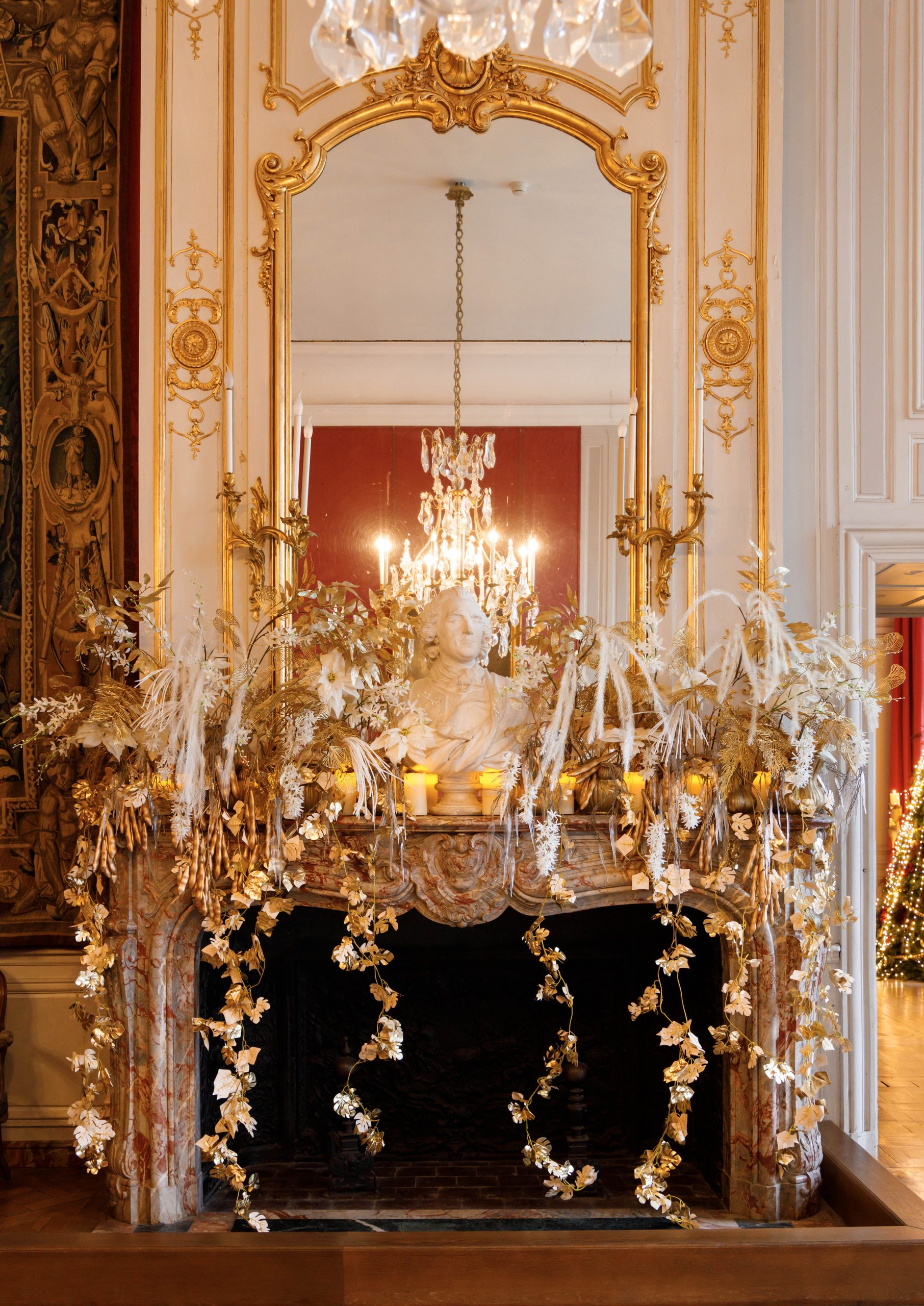 Cheminée décorée dans le château de Chambord