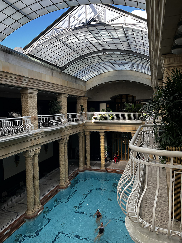 La piscine couverte des bains Gellért