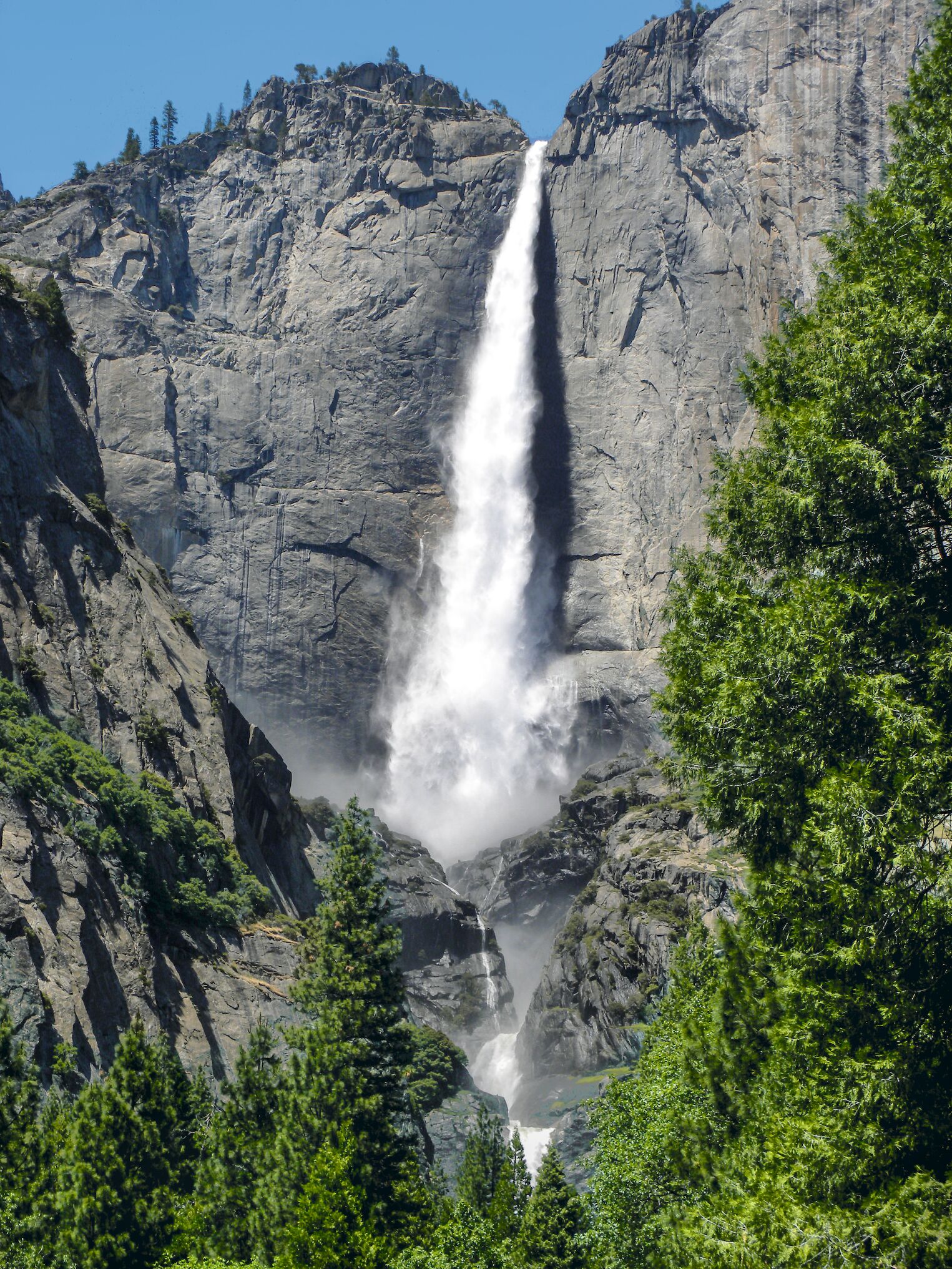 Une cascade dans le parc national de Yosemite