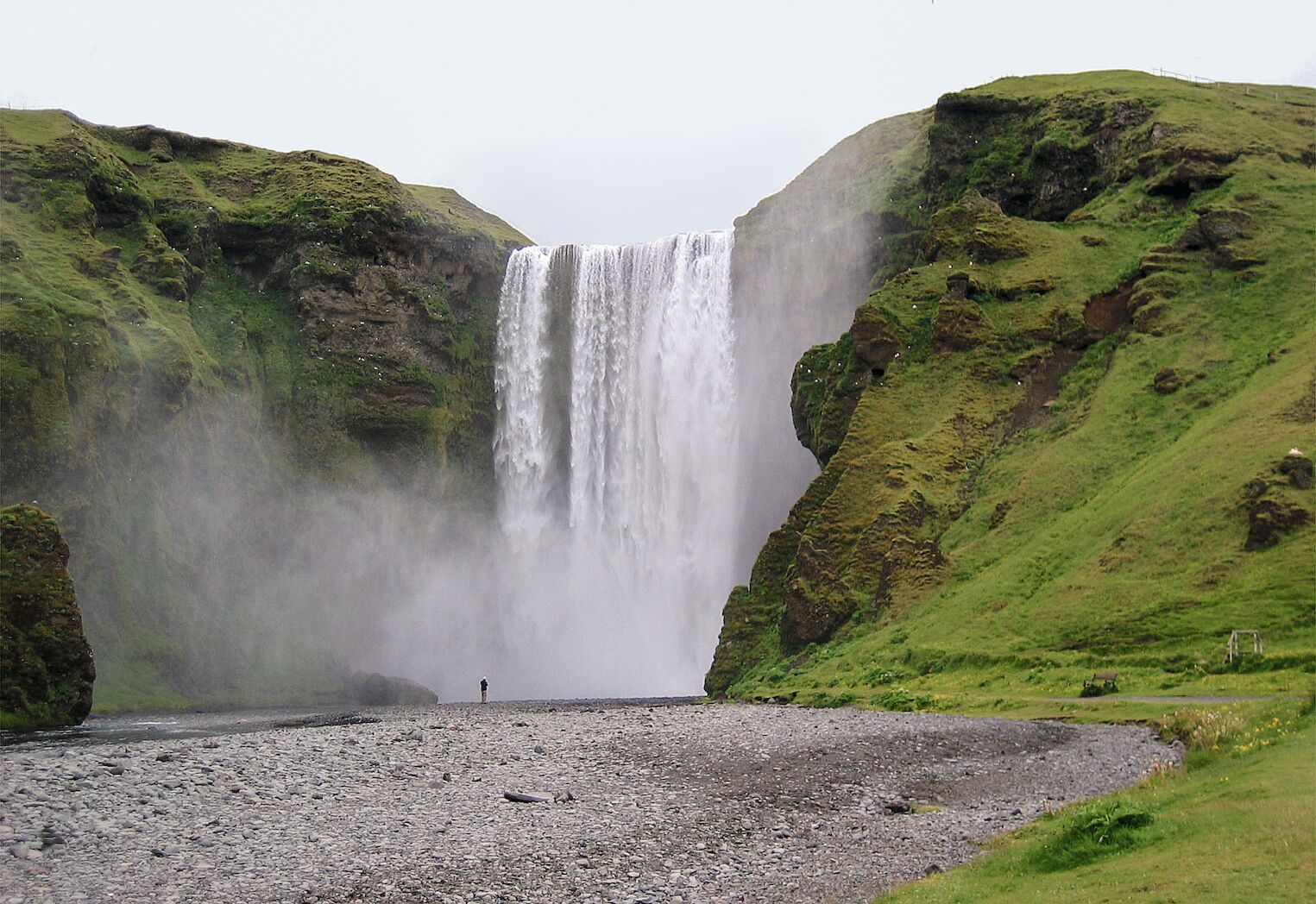 Les chutes de Skogafoss en Islande